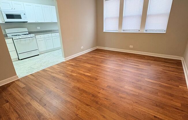 2 beds, 1 bath, 900 sqft, $1,295, Unit WL 012