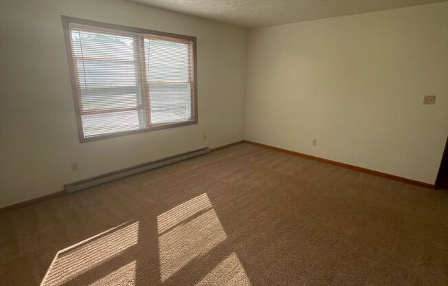 2 beds, 1 bath, 903 sqft, $1,140, Unit H-3