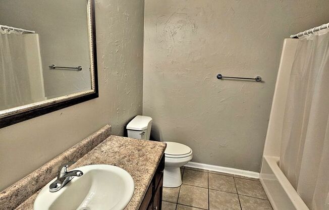 2 beds, 1.5 baths, 1,250 sqft, $975, Unit 2414 #5