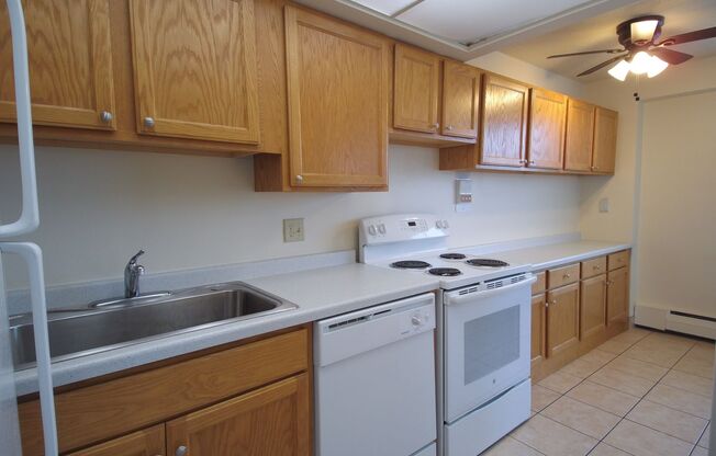 2 beds, 1.5 baths, 820 sqft, $1,690, Unit 701