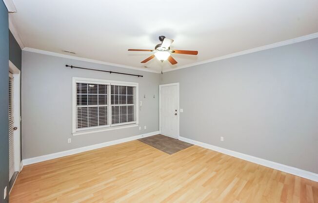 Available now! Lake-area living, 2 Bedroom Apartment
