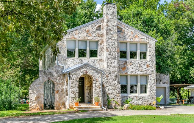 LANDA PARK WATERFRONT HOME, NEW BRAUNFELS