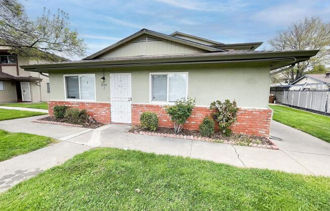 2106 Peppertree Way,  #3