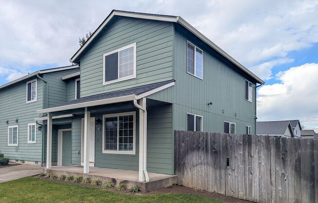 RENT SPECIAL: FREE First Full Month's Rent With One Year Lease! ~ Golden 1497