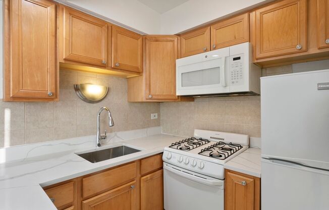 Studio, 1 bath, 275 sqft, $1,400, Unit 547
