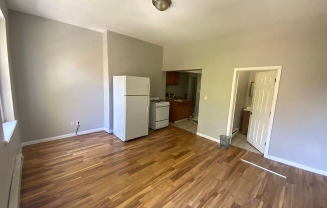 Studio, 1 bath, $825, Unit 2414 Saint Paul Street - 4