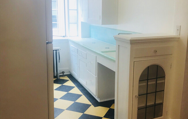 Studio, 1 bath, 620 sqft, $1,195, Unit 404