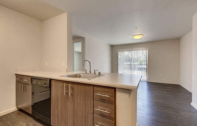 Kitchen at SOUTH HILL BY VINTAGE, Puyallup, WA