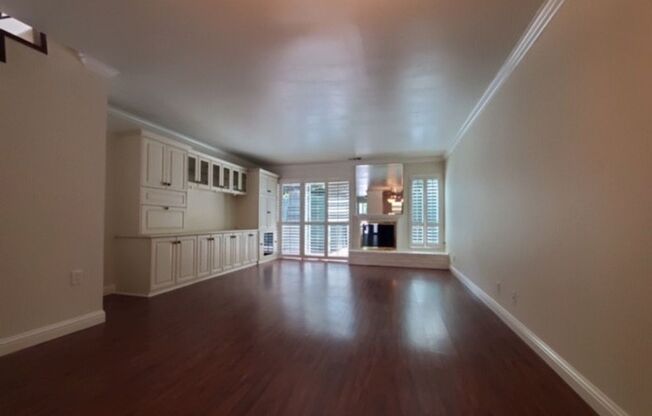 Pet friendly Woodlake townhouse