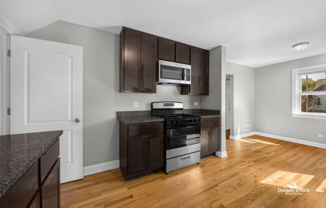 Perfect Single Family Home in Evergreen Park