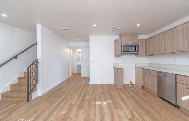 1183 E 59 PL