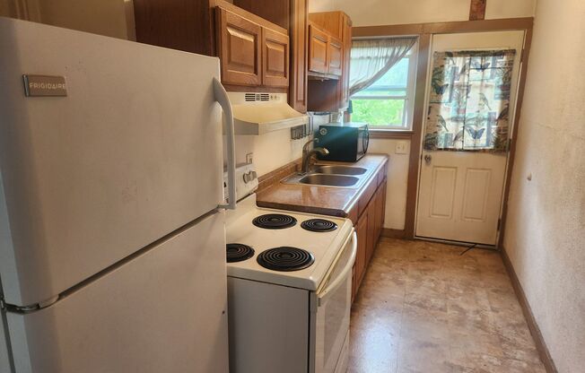 732 Idlewood Avenue (Full Service)