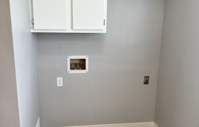 2 beds, 1.5 baths, 916 sqft, $1,090, Unit 10014-5