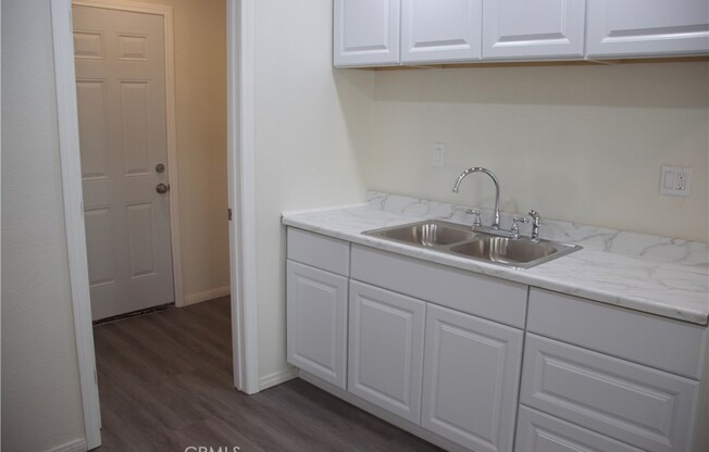 372 E 55 ST