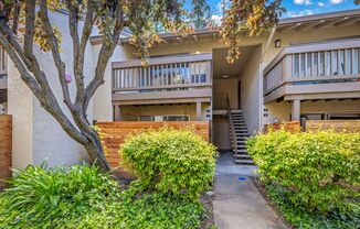 Walnut Creek! 1 bedroom 1 bathroom, Walk to Bart & Bay Club, just minutes to Downtown!