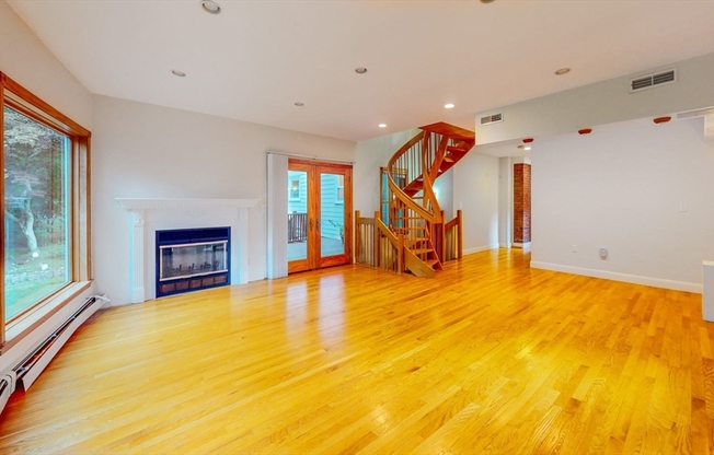 87 WOODWARD ST