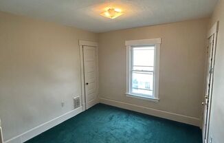 3 beds, 1 bath, $1,070, Unit 109 W 26th St