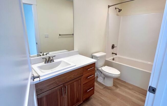 1 bed, 1 bath, 800 sqft, $1,600, Unit E106