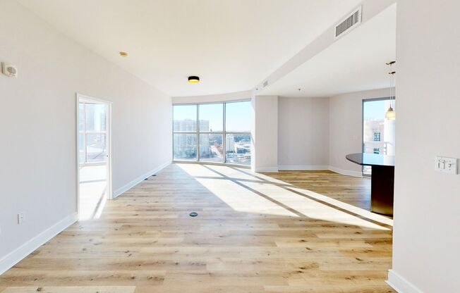 333 W Trade Street #1207