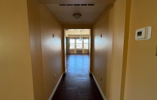 3 beds, 2 baths, 1,952 sqft, $3,200, Unit Royal York 916