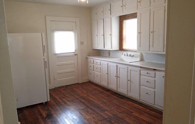 3 Bed, 1 Bath - Near the University