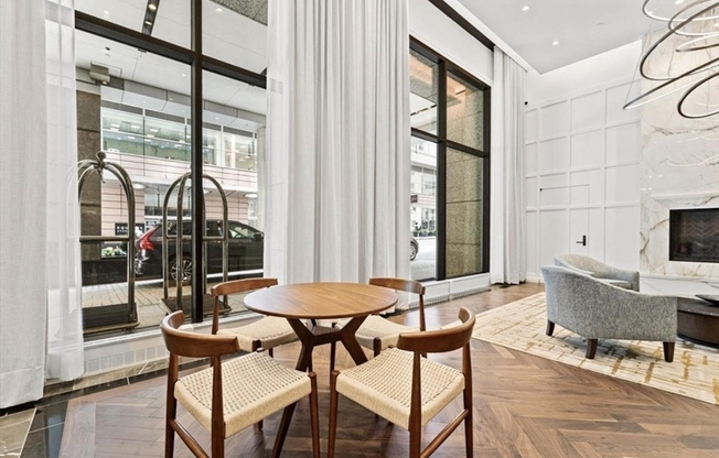 1 bed, 1 bath, 843 sqft, $4,300, Unit 810