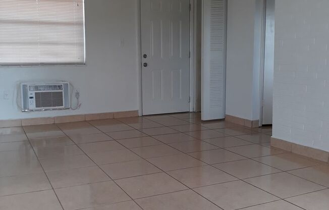 1 bed, 1 bath, 750 sqft, $1,700, Unit A05