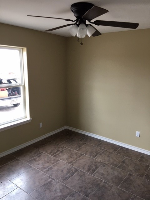 3 beds, 2 baths, 1,250 sqft, $1,450, Unit 207