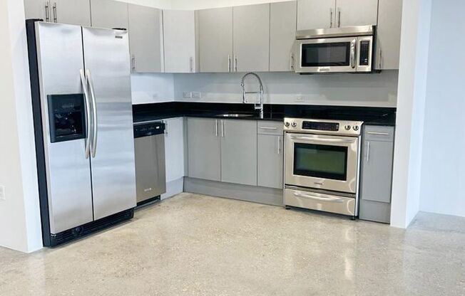 Studio, 1 bath, 962 sqft, $3,150, Unit Unit 605