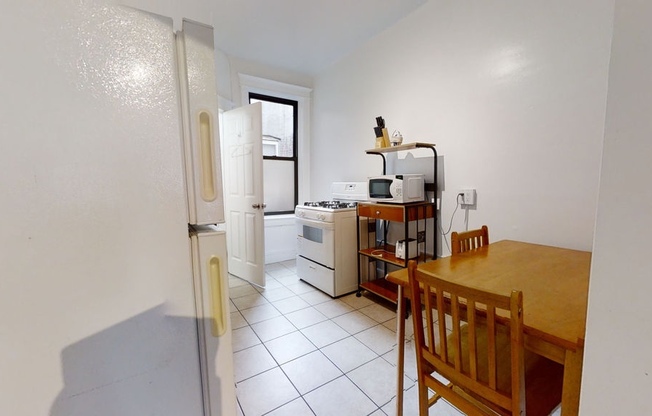 Studio, 1 bath, 350 sqft, $3,570, Unit 13FR