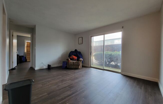 Renovated 2 Bedroom Apartment Conveniently Located Near Shopping, Parks, and Schools