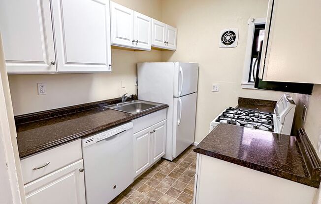 2 beds, 1 bath, $2,295