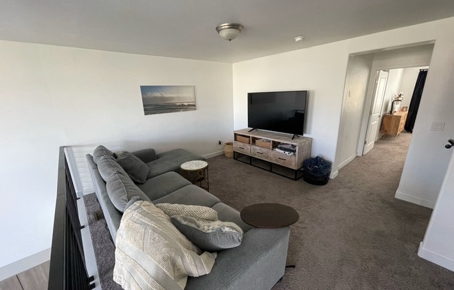 1217 W BRONC WAY
