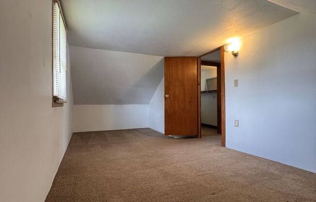 3 beds, 1 bath, 1,016 sqft, $1,495