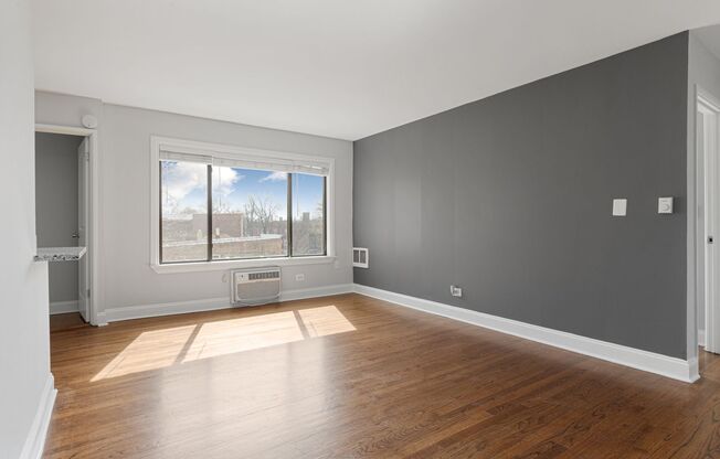 2 beds, 1.5 baths, 819 sqft, $2,200, Unit 404