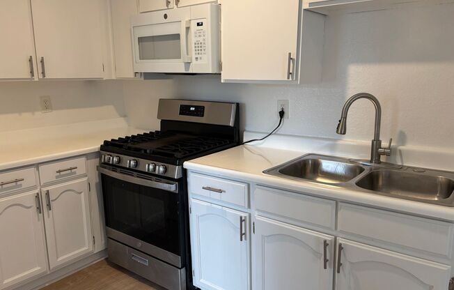 2 beds, 1 bath, 1,000 sqft, $2,098, Unit 201