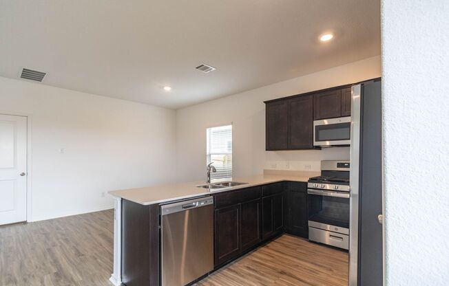 4 beds, 2.5 baths, $1,700