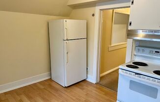 2 beds, 1 bath, $1,350, Unit A