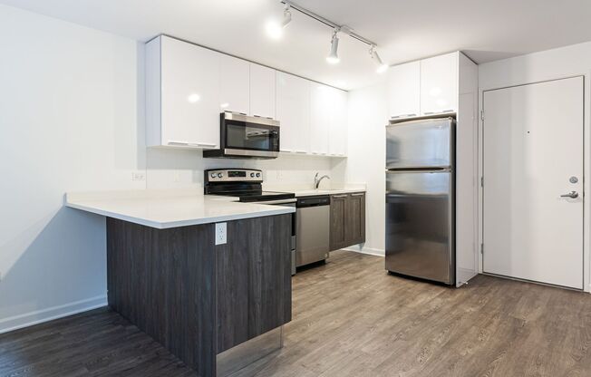 2 beds, 1 bath, $2,325, Unit 411