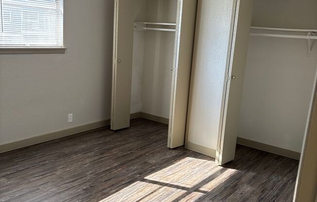 2 beds, 1.5 baths, 870 sqft, $1,175, Unit C07