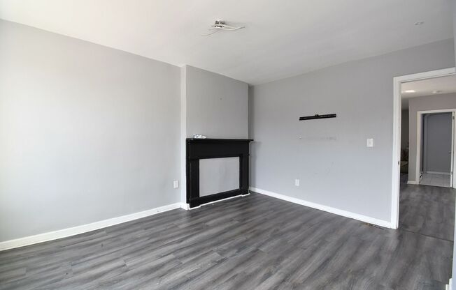 1 bed, 1 bath, 760 sqft, $1,550, Unit 166 Broadway - 1