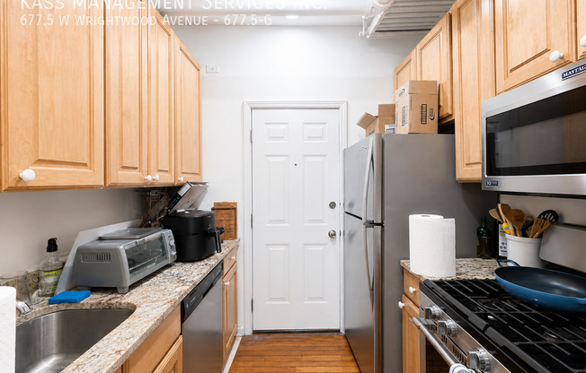 677.5 West Wrightwood Avenue