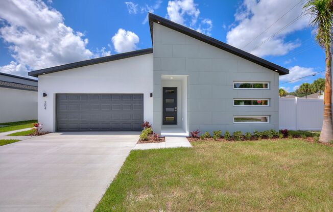 Deposit-Free! Modern, energy efficient home with ALL of the upgrades! Winter Haven