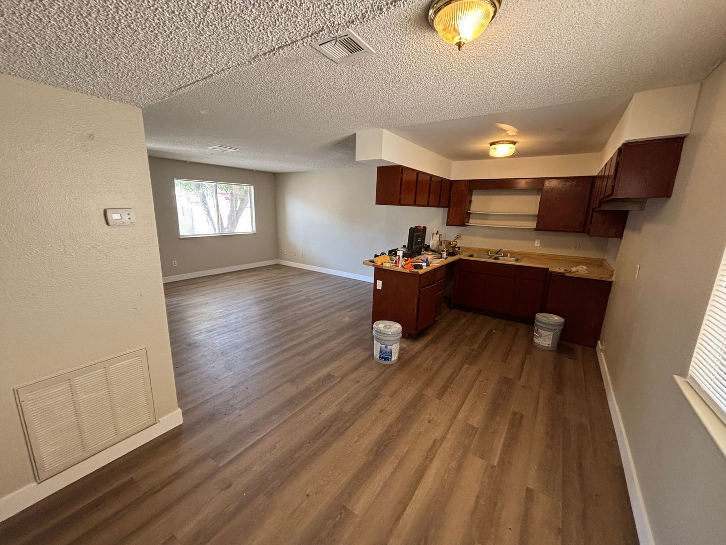 2205 N Jones