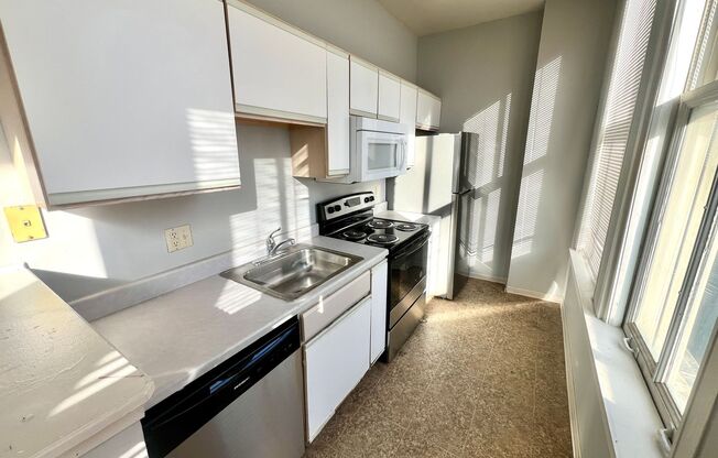 2 beds, 1 bath, $1,295, Unit 305 S 16th St. - Unit 507