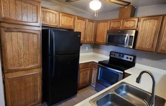 Spacious 2 bedroom 2 bath condo with Laundry Inside!!!