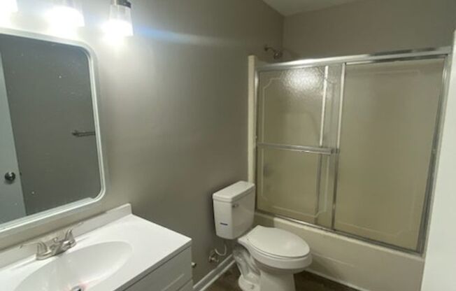 2 beds, 1 bath, $1,050