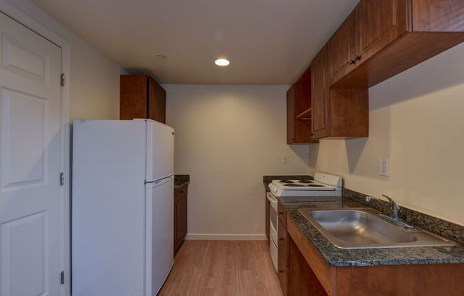 Studio, 1 bath, 225 sqft, $900, Unit Unit 19