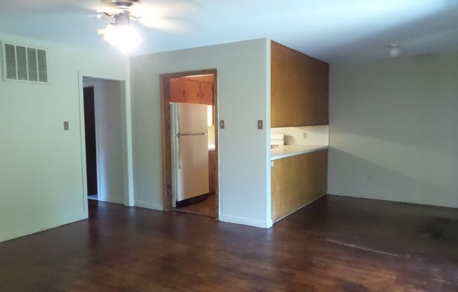 2 beds, 1 bath, $775