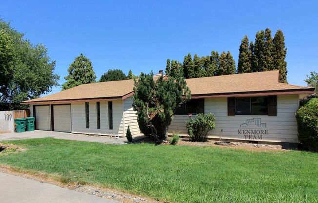 1415 S Ione Pl